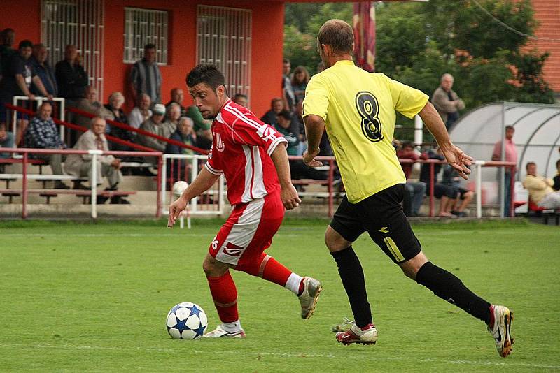 ŘEZUZ Děčín (ve žlutém) prohráli 0:6 v Brozanech