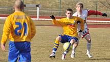 FOTBALISTÉ Slovanu Varnsdorf (ve žlutém) remizovali s Vys. Jihlava 0:0.