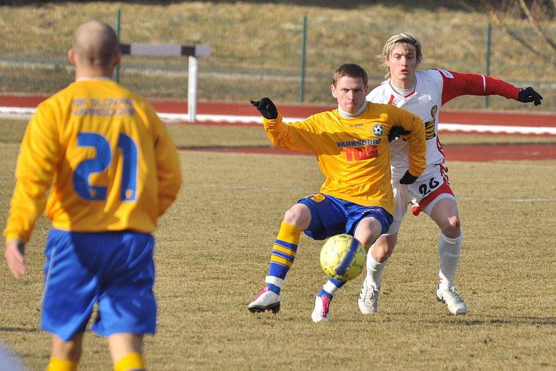 FOTBALISTÉ Slovanu Varnsdorf (ve žlutém) remizovali s Vys. Jihlava 0:0.