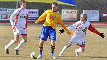 FOTBALISTÉ Slovanu Varnsdorf (ve žlutém) remizovali s Vys. Jihlava 0:0.