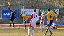 FOTBALISTÉ Slovanu Varnsdorf (ve žlutém) remizovali s Vys. Jihlava 0:0.