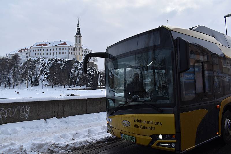 Děčínský dopravní podnik zkouší elektrobus Solaris.