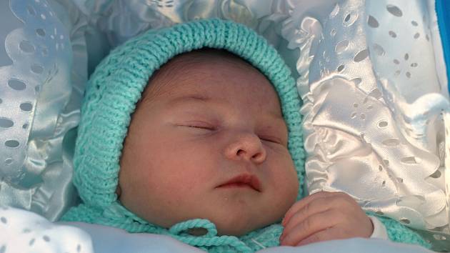 Romaně Beníčkové ze Šluknova se 2. října ve 13.55 v rumburské porodnici narodil syn Lukáš Beníček. Měřil 50 cm a vážil 3,32 kg.
