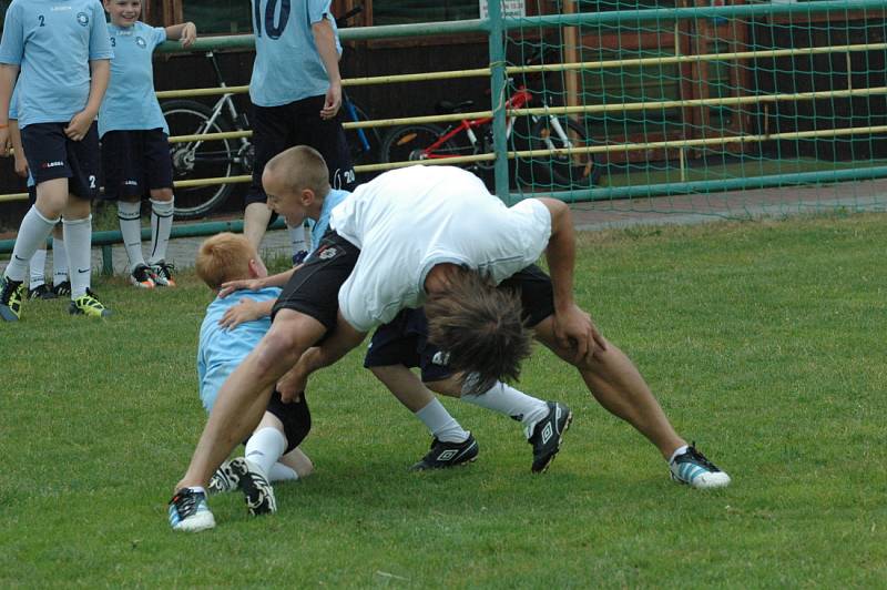 NAŠEL SI ČAS. Petr Voříšek při tréninku ve vlastní fotbalové akademii.