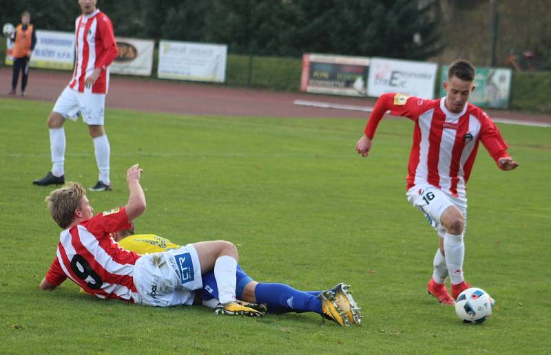 VÍTĚZNÉ LOUČENÍ. Fotbalisté Varnsdorfu porazili Žižkov 3:2.