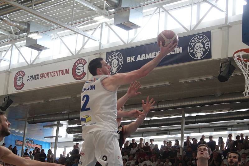 Sport basketbal 3. semifinále Děčín - Svitavy