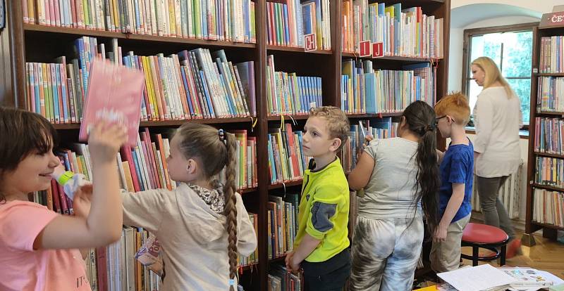 Třeťáci ze základní školy Jiříkov navštívili knihovnu v Rumburku.