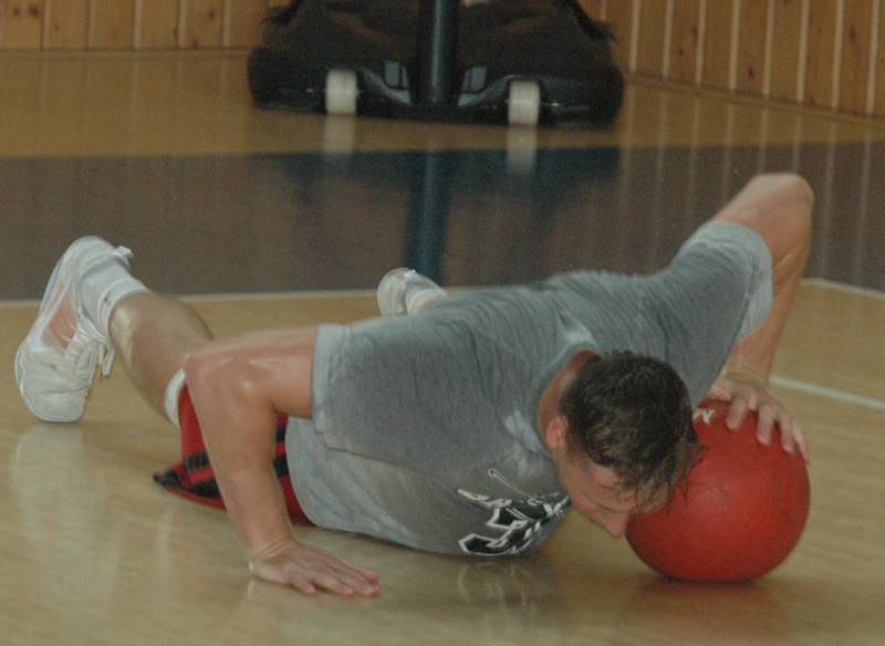 DĚČÍNŠTÍ BASKETBALISTÉ zahájili přípravu na novou sezónu.