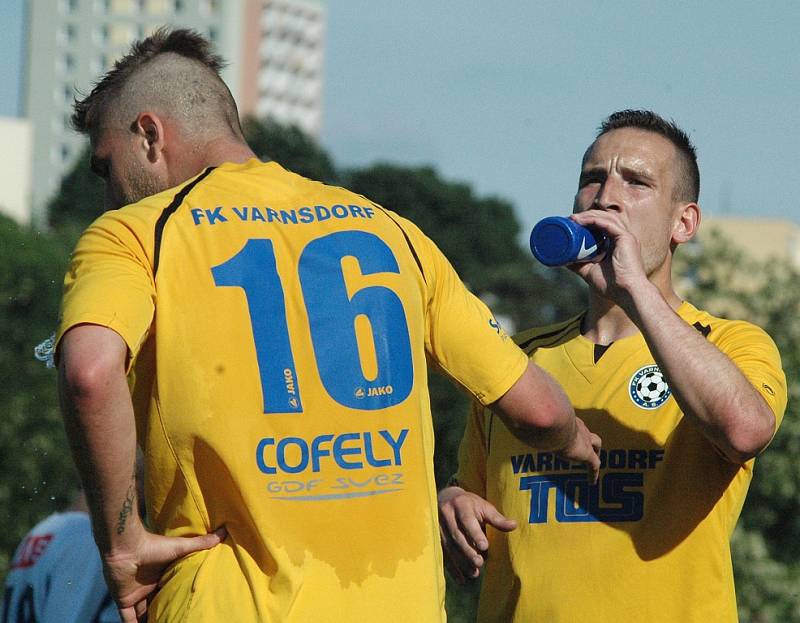 FNL, 30. KOLO. FK Ústí nad Labem (bílé dresy) vs. FK Varnsdorf.