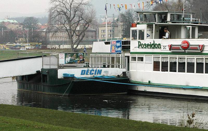 Výletní loď Poseidon jezdí  od 3. dubna z Děčína přes Hřensko do německého Bad Schandau