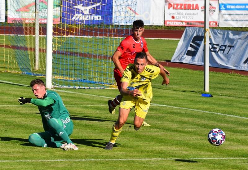 Záchrana! Fotbalisté Varnsdorfu doma ukopali potřebný bod a slaví setrvání ve druhé lize.