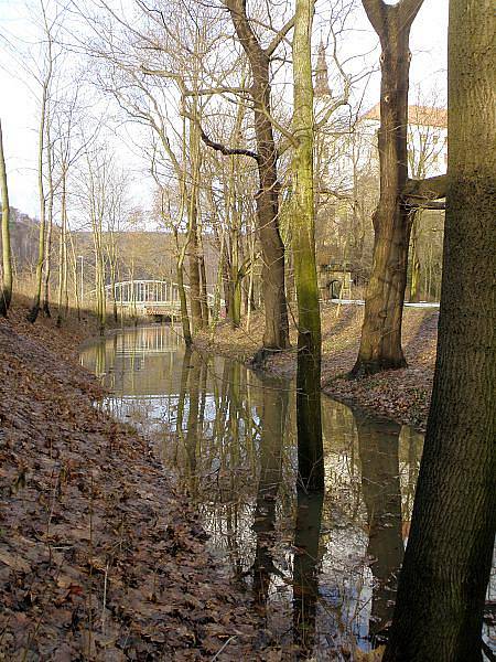 V sobotu 15. ledna 2011 Labe stále stoupalo, podle odhadů vodohospodářů by v neděli 16. ledna 2011 mělo dosáhnout hranice osmi metrů