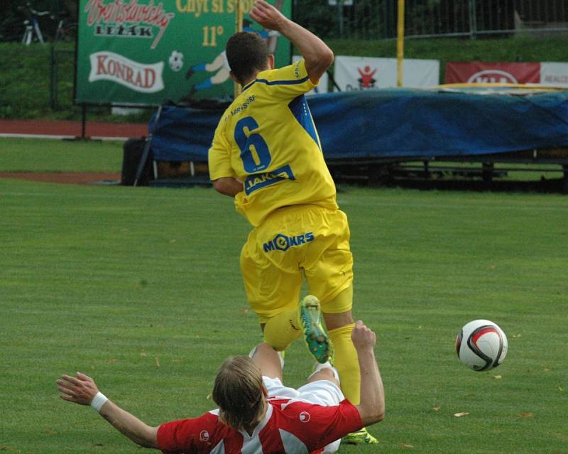 VARNSDORF (ve žlutém) doma remizoval se Žižkovem 0:0.