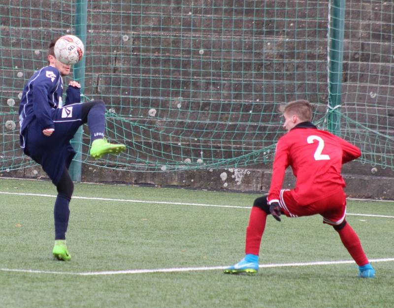 OSM BRANEK padlo v utkání Doksy - Neštěmice. Doksy (v tmavém) nakonec vyhrály 5:3.