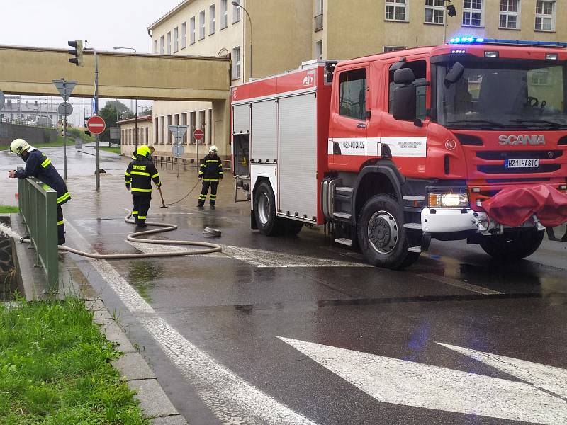 Zatopený viadukt Pětimostí v Děčíně.