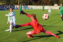 HUBENÉ VÍTĚZSTVÍ. Vilémov (pruhované dresy) doma porazil Perštejn 1:0.