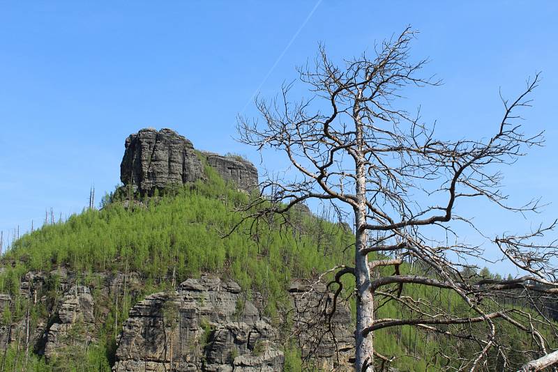 Vášniví turisté zahájili sezonu v národním parku několikakilometrovým výletem.