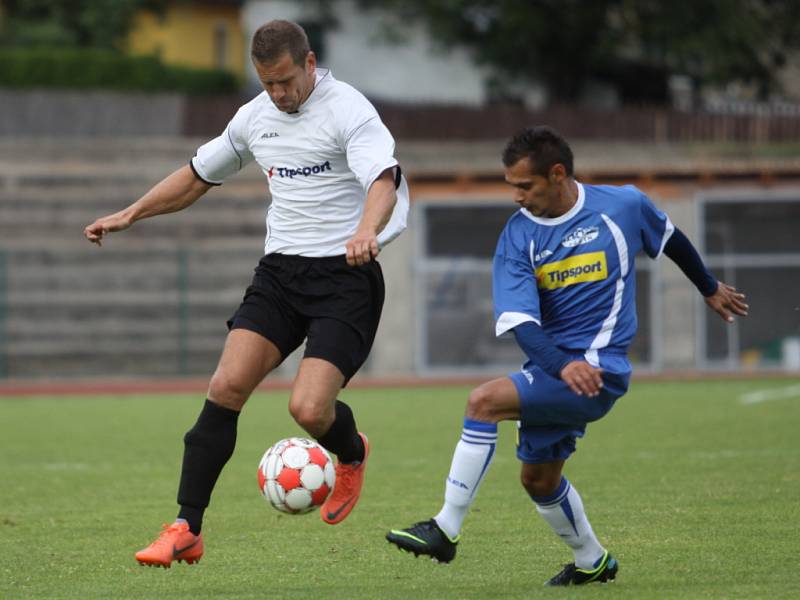 SUPER. Junior Děčín (v modrém) vyhrála v Krupce 3:2.