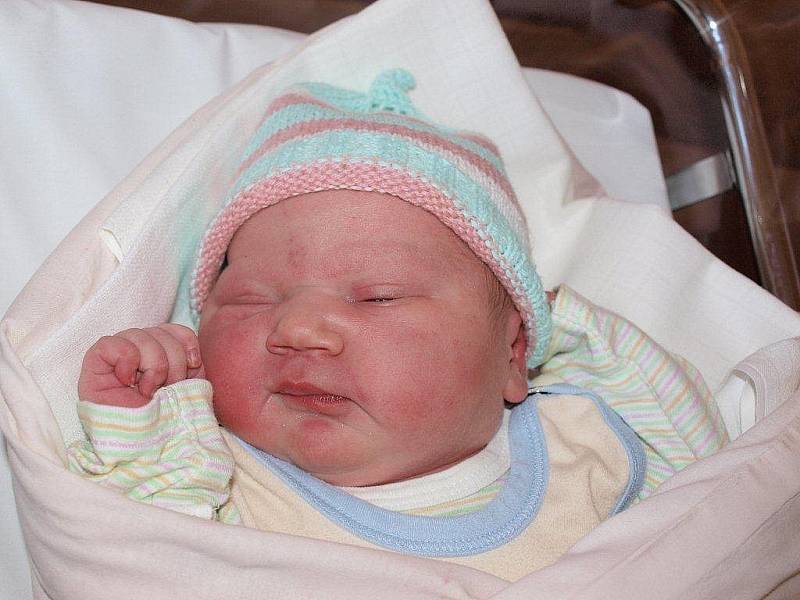 Heleně Bolíkové ze Šluknova se 23. května ve 13.00 v rumburské porodnici narodila dcera Karla Bolíková. Měřila 53 cm a vážila 4,52 kg.