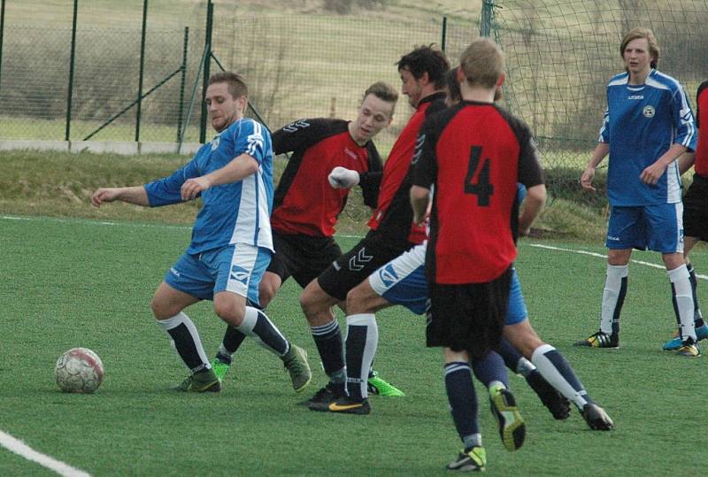 ČESKÁ KAMENICE (modré dresy) neoslnila a Srbicím podlehla 0:6.