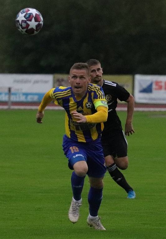 Varnsdorf (ve žlutém) porazil Třinec 1:0.