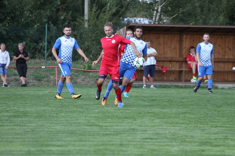 JIŘÍKOV (červené dresy) doma udolal Chabařovice 2:1.