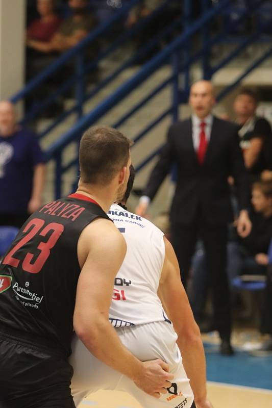 Basketbalisté Děčína slavně porazili Nymburku. Po deseti letech.