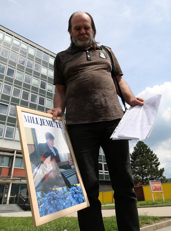 Otec zavražděného mladíka organizoval petici za obnovu procesu také v Ústí nad Labem
