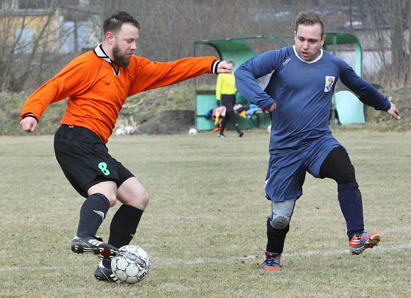 DEBAKL. Horní Podluží (modré dresy) prohrálo ve Svádově vysoko 0:10!