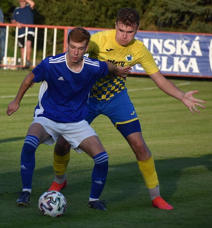 Fotbalisté Modré (modré dresy) doma prohráli s Litoměřickem 2:3.