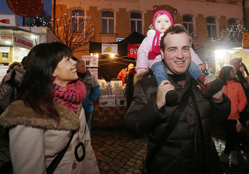 Po náměstí v Benešově nad Ploučnicí se proháněli čerti krampusáci