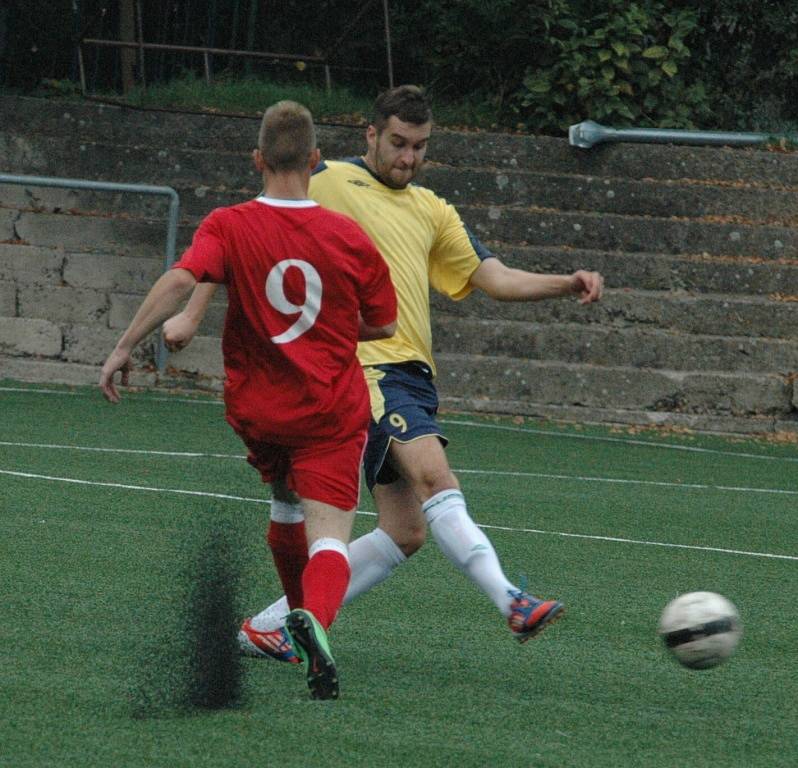 DĚČÍNSKÝ JUNIOR (v červeném) porazil Blšany 7:2.