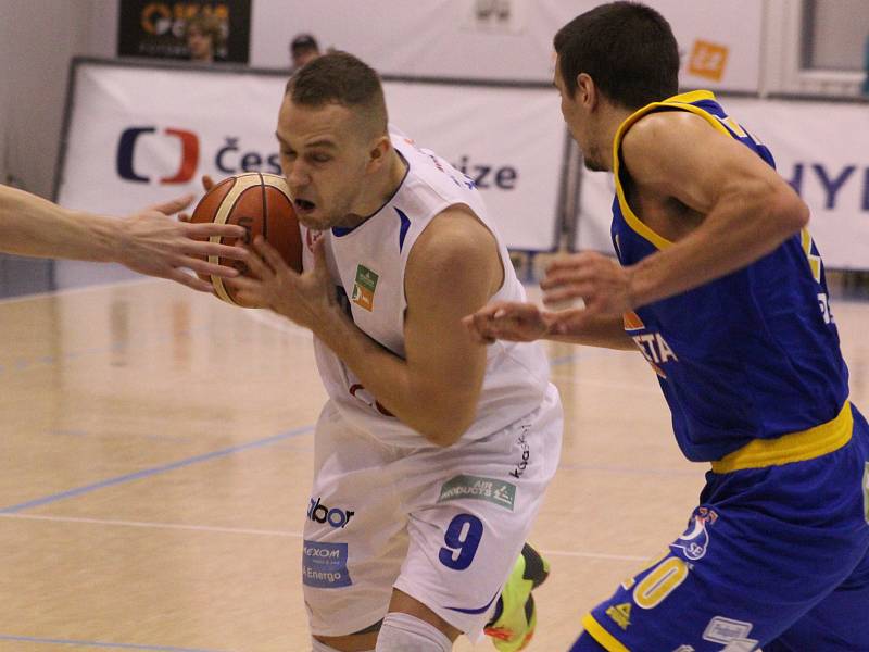 DERBY. Děčínští basketbalisté přivítali Ústí nad Labem.