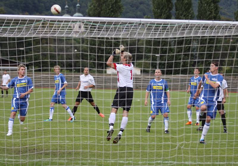 SUPER. Junior Děčín (v modrém) vyhrála v Krupce 3:2.