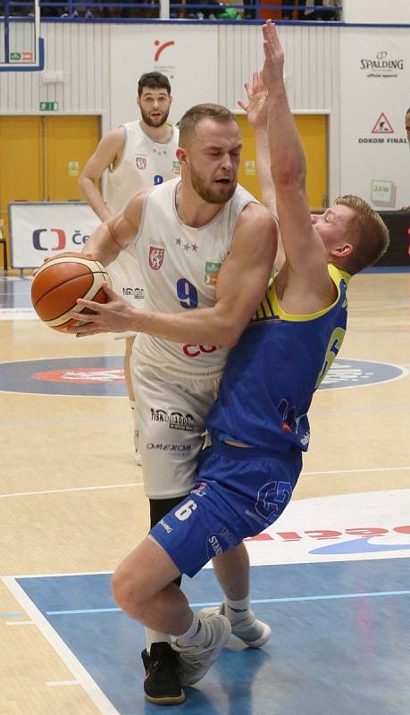 Basketbalový zápas mezi BK Děčín a Slunetou Ústí nad Labem