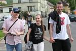 Velké basketbalové finále. Fanoušci míří na zimní stadion v Děčíně.