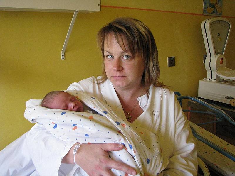 Mamince Renatě Matouškové z Děčína se 13. října v 7.49 narodil v děčínské nemocnici syn Mareček Matoušek. Měřil 50 cm a vážil 3,69 kg.