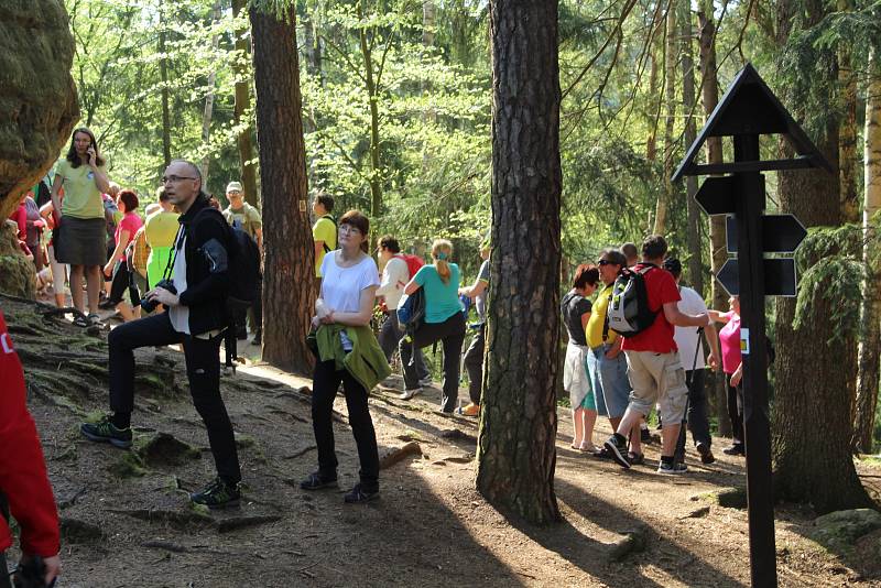 Vášniví turisté zahájili sezonu několikakilometrovým výletem.