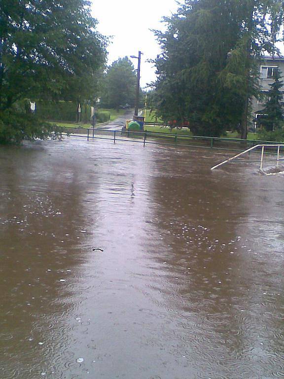 Velká voda ve Verneřicích u Děčína, směr Česka Lípa.