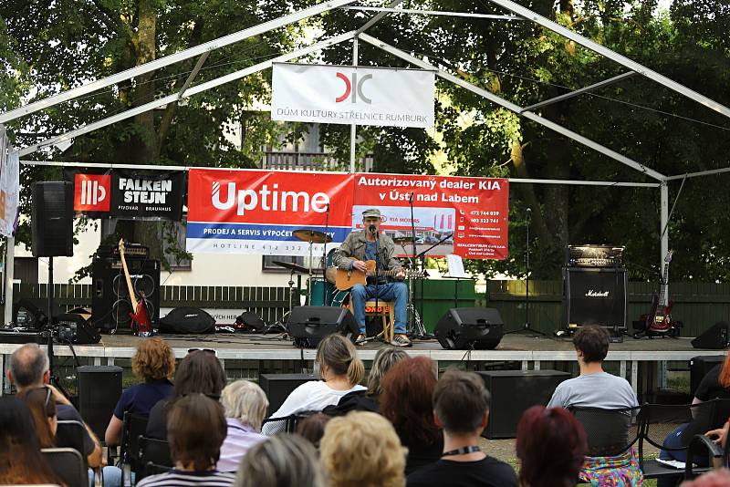 Karlovarský festival dorazil do Rumburka, zazpíval i Schmitzer.