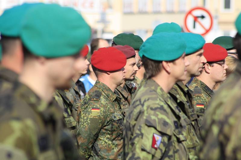 Příslušníci aktivních záloh oslavili v Děčíně desáté výročí vzniku své jednotky.