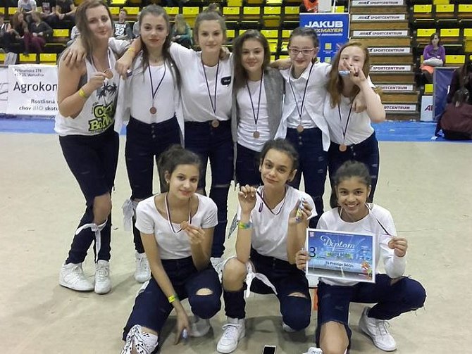Umí skvěle tančit, jsou úspěšní na mistrovství světa i republiky a reprezentují Děčín. To je děčínská taneční skupina Prestige.