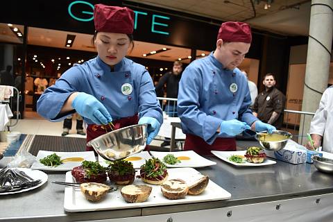 Studenti gastronomických oborů soutěžili v děčínském nákupním centru Pivovar.