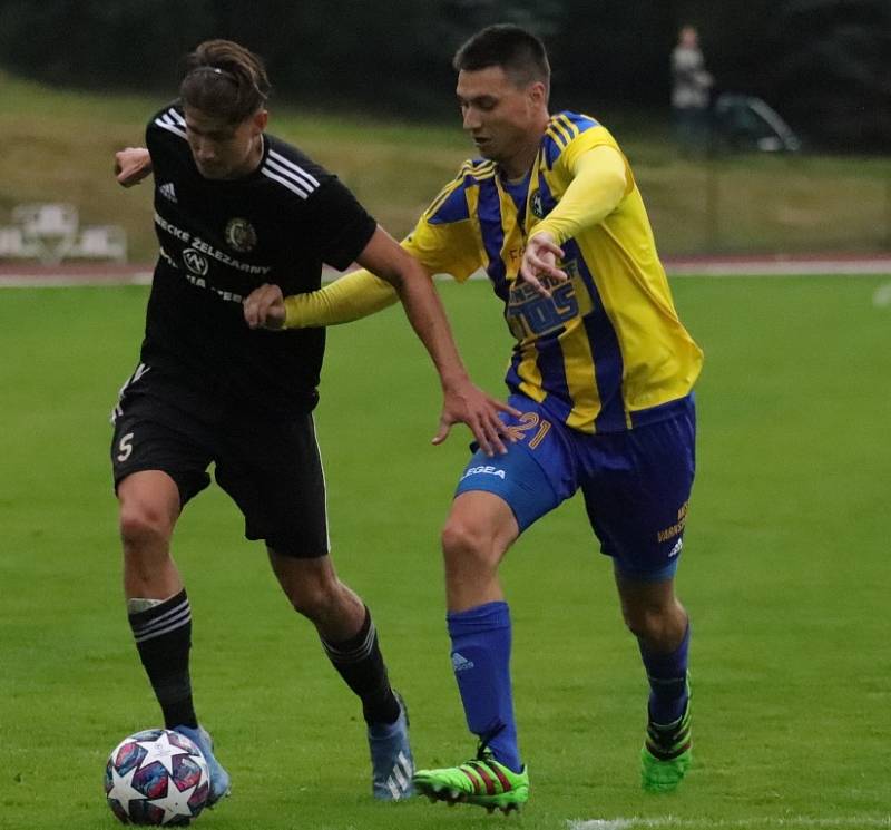 Varnsdorf (ve žlutém) porazil Třinec 1:0.