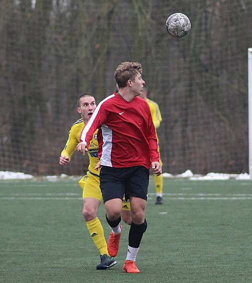 BEZ PŘEKVAPENÍ. Fotbalisté Varnsdorfu (ve žlutém) porazili Nymburk 3:0.