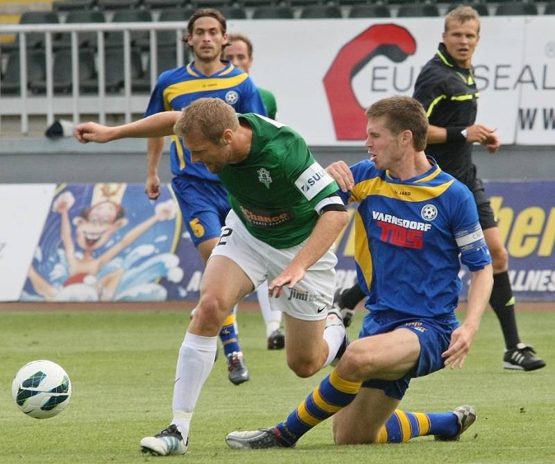 BRAVO! Fotbalisté Varnsdorfu (v modrém) vyhráli 2:1 v Jablonci.