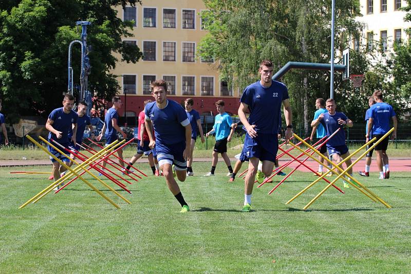 PRVNÍ TRÉNINK v rámci letní přípravy mají za sebou fotbalisté Varnsdorfu.