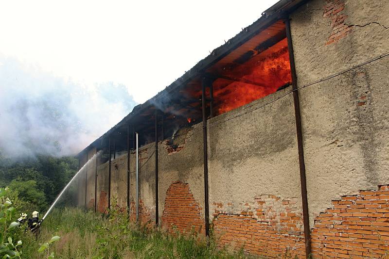 Požár seníku v Hliněné u Malšovic.