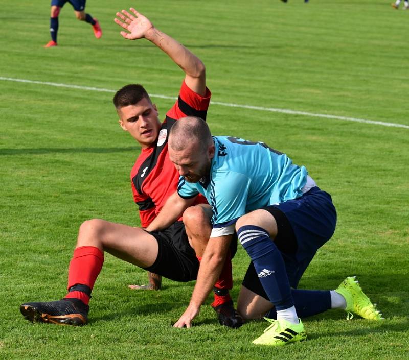 Jílové (v modrém) doma podlehlo Domoušicím 1:3.