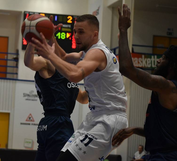 Porážka. Děčínští basketbalisté na vlastní palubovce podlehli Ostravě.